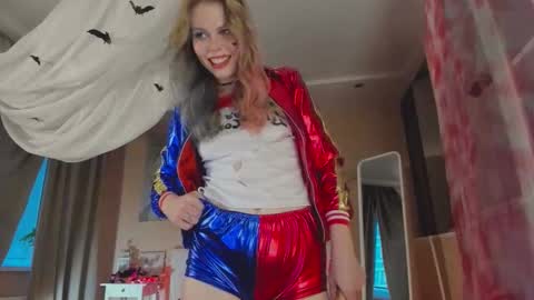 Snapshot of ass_latte chatting on 11.01.25 Sasha online show from 11.01.25