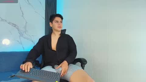astablack_ online show from 10.17.25