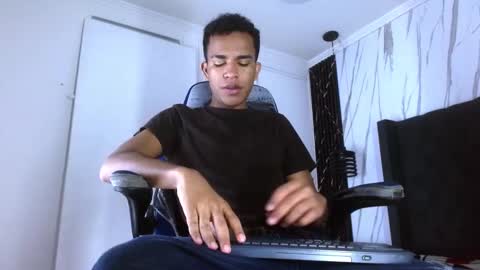 Snapshot of aston_vera chatting on 10.21.25 Aston online show from 10.21.25