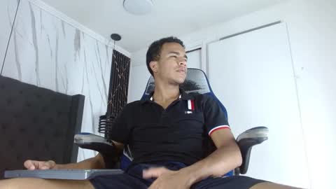 Snapshot of aston_vera chatting on 11.02.25 Aston online show from 11.02.25