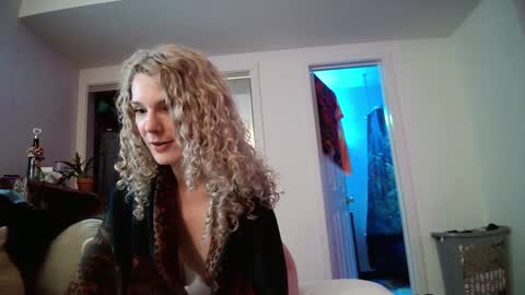 AstoriaLove online show from 01.15.25