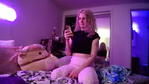 AstoriaLove online show from 02.15.25