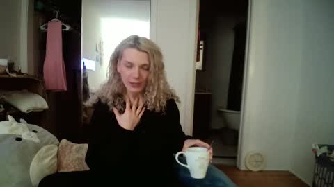 AstoriaLove online show from 03.05.25