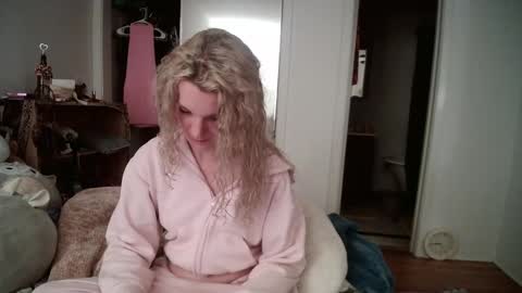 AstoriaLove online show from 03.06.25