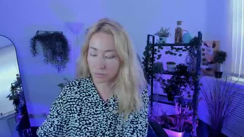 astramonroe online show from 06.08.26