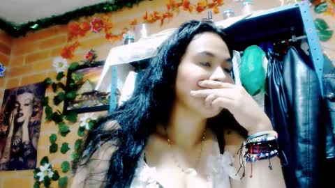 Snapshot of astrid_hauser66 chatting on 11.04.25 astrid_hauser66 online show from 11.04.25