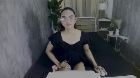 atashakendall online show from 12.13.25