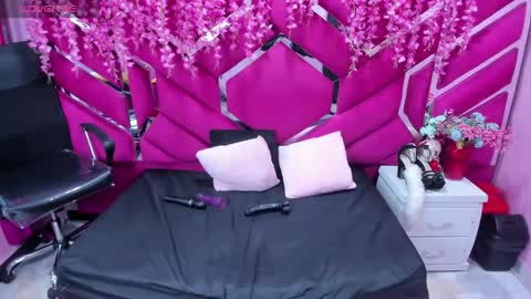 Snapshot of atena_glow_ chatting on 02.14.26 atena_glow_ online show from 02.14.26