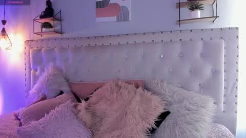 Snapshot of atenea_klett_ chatting on 02.25.26 ATENEA online show from 02.25.26