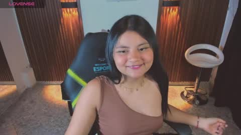 Snapshot of athena_snaw chatting on 05.12.26 athena_snaw online show from 05.12.26