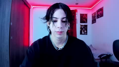 Snapshot of atheneoo_ chatting on 01.05.25 athenauwu online show from 01.05.25