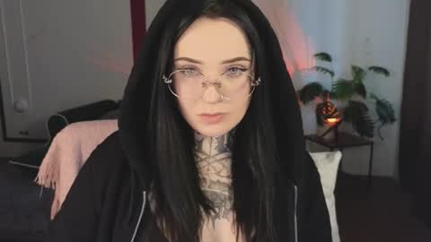 online every day between 10am-23pm online show from 11.28.25