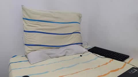 Snapshot of atorres21 chatting on 01.12.25 Torres online show from 01.12.25