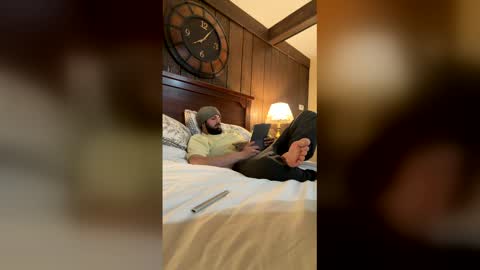 Snapshot of aty0urservic3 chatting on 02.01.26 Alejandro online show from 02.01.26