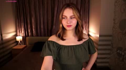 Snapshot of audiedelorbe chatting on 10.20.25 Jolyn online show from 10.20.25