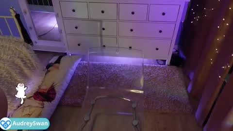 Mary online show from 11.27.25