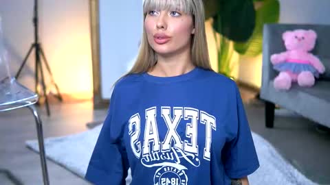 Isabella online show from 02.11.25