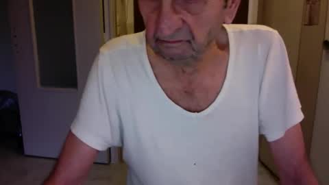 Snapshot of auguste061400 chatting on 12.16.25 auguste061400 online show from 12.16.25