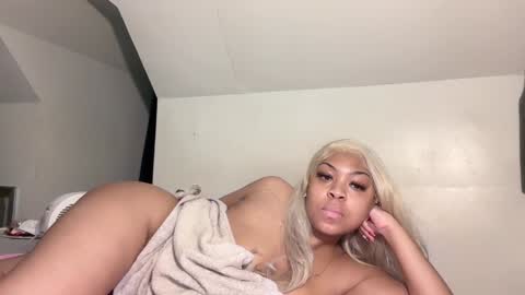 Snapshot of aunyxxx chatting on 02.05.25 aunyxxx online show from 02.05.25