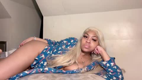 Snapshot of aunyxxx chatting on 02.12.25 aunyxxx online show from 02.12.25