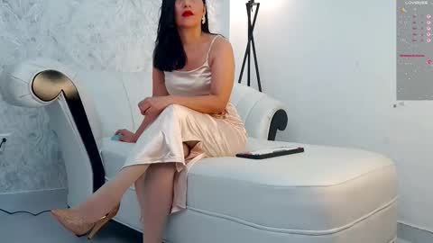 Aura sanders online show from 11.16.25