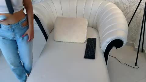 Aura sanders online show from 02.05.26