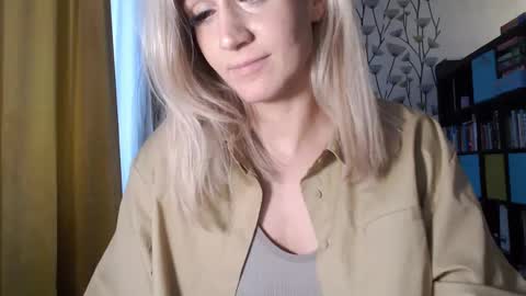 Snapshot of aurelyie chatting on 12.11.24 Aurelyie online show from 12.11.24