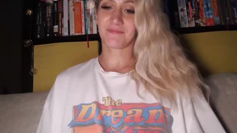 Snapshot of aurelyie chatting on 11.24.25 Aurelyie online show from 11.24.25