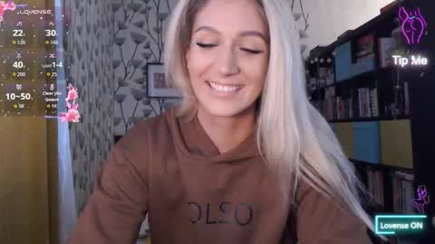 Snapshot of aurelyie chatting on 12.15.25 Aurelyie online show from 12.15.25