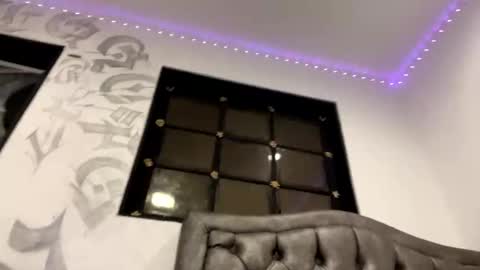 Snapshot of aurora_bellmont chatting on 11.08.25 Aurora online show from 11.08.25