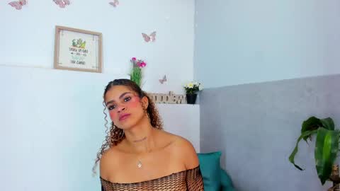 Snapshot of aurora_blackmont chatting on 04.20.26 aurora_blackmont online show from 04.20.26