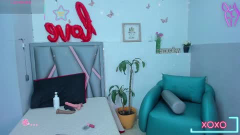 Snapshot of aurora_blackmont chatting on 05.18.26 aurora_blackmont online show from 05.18.26