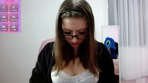 Snapshot of aurora_blossom__ chatting on 12.07.24 Aurora online show from 12.07.24