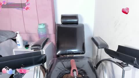 Snapshot of aurora_divine chatting on 12.31.24 aurora_divine online show from 12.31.24