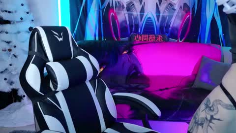 Snapshot of aurora_natsuki chatting on 12.14.25 AURORA NATSUKI online show from 12.14.25