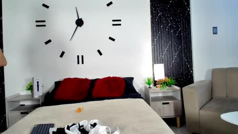 Snapshot of aurora_petitee chatting on 03.28.26 Aurora online show from 03.28.26