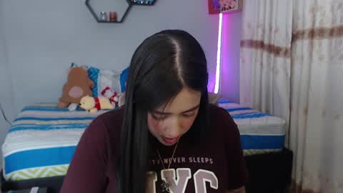 Snapshot of aurora_shy_ chatting on 12.18.24 Aurora online show from 12.18.24