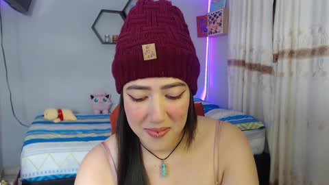 Snapshot of aurora_shy_ chatting on 01.10.25 Aurora online show from 01.10.25