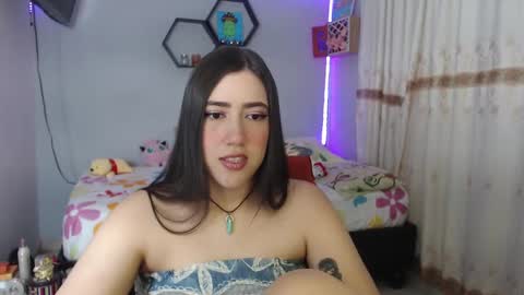 Snapshot of aurora_shy_ chatting on 02.05.25 Aurora online show from 02.05.25