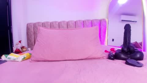 auroraa_miller online show from 12.16.25