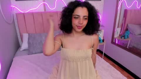 Snapshot of auroramillss chatting on 04.15.26 Mariana online show from 04.15.26