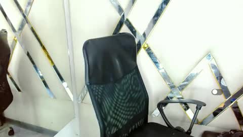 Snapshot of aurorarossx chatting on 10.30.25 Aurora online show from 10.30.25