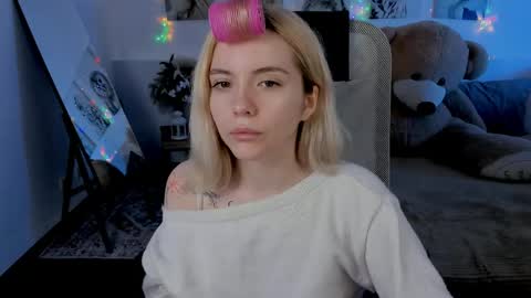 aurorawrenfield online show from 04.10.26