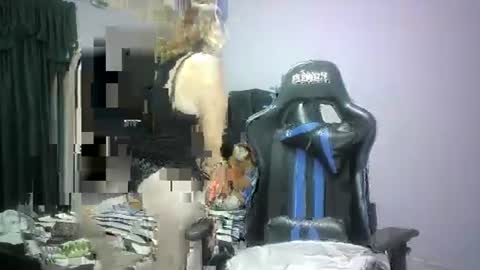 aurori997239 online show from 10.30.25