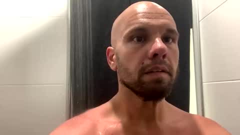 Snapshot of aussieboycal chatting on 12.22.25 aussieboycal online show from 12.22.25