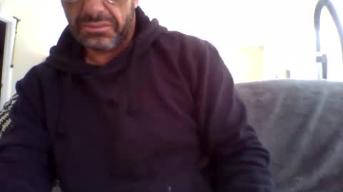 aussieguy59660 online show from 10.12.25