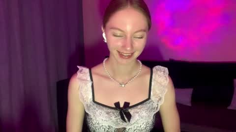 Snapshot of autumnroginson chatting on 09.09.25 Annie online show from 09.09.25