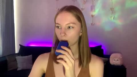 Snapshot of autumnroginson chatting on 09.14.25 Annie online show from 09.14.25