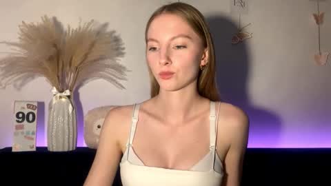 Snapshot of autumnroginson chatting on 09.21.25 Annie online show from 09.21.25