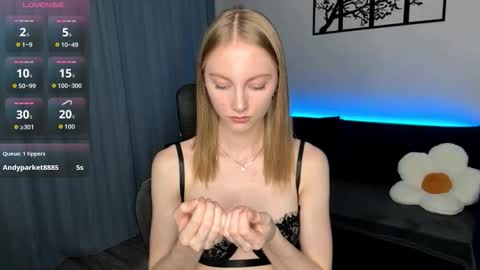 Snapshot of autumnroginson chatting on 11.01.25 Annie online show from 11.01.25